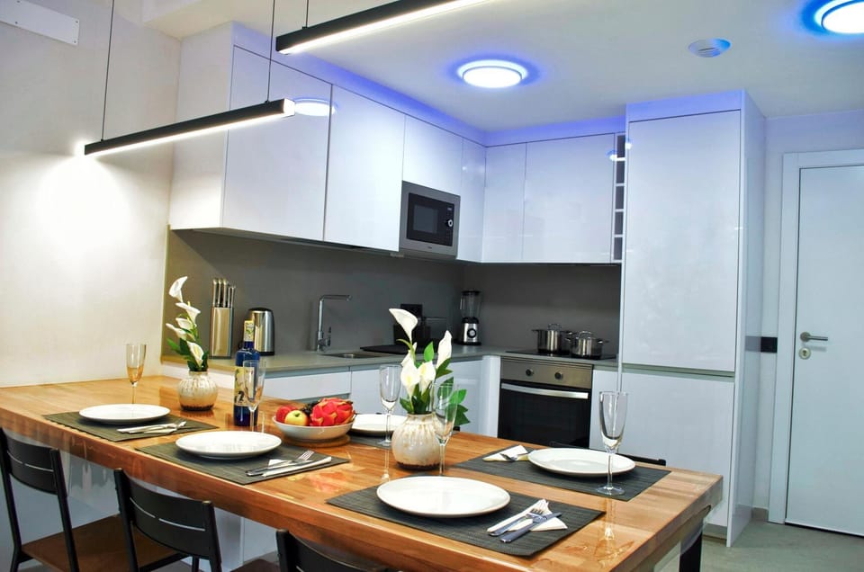 Kitchen or kitchenette, Seating area, Dinner, minibar, pet friendly, stove, kitchen