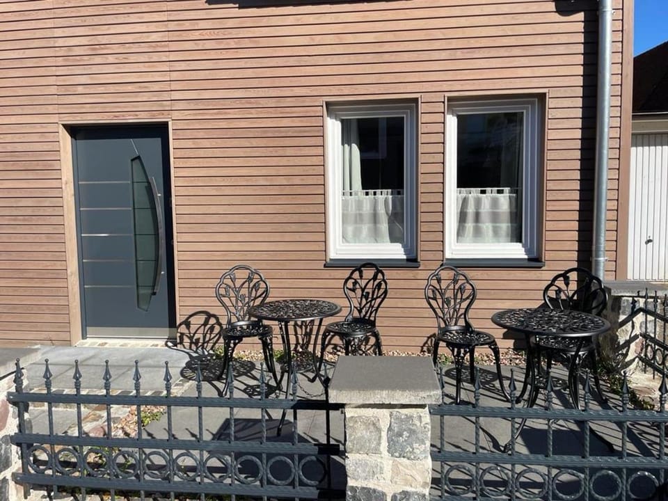 Property building, View (from property/room), Balcony/Terrace