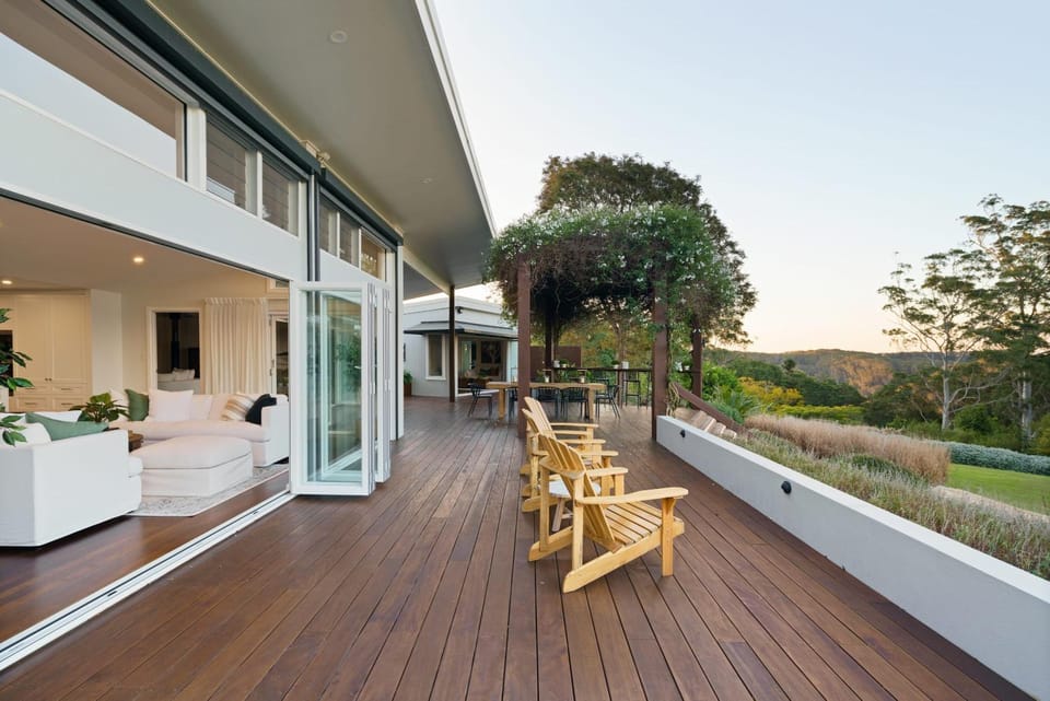 Property building, Spring, Natural landscape, Garden, Balcony/Terrace, Seating area, Garden view