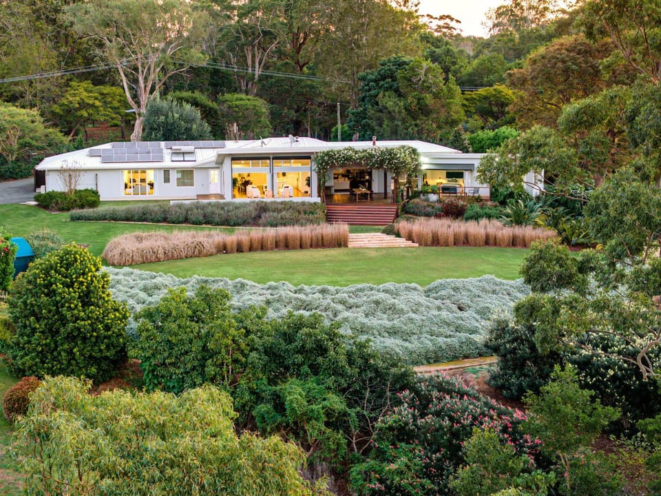 Property building, Spring, Day, Natural landscape, Garden, Garden view
