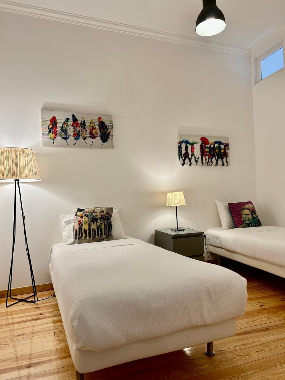Photo of the whole room, Bedroom