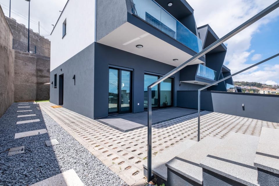 Villa Bela Horizonte by GALMI House in Caniço