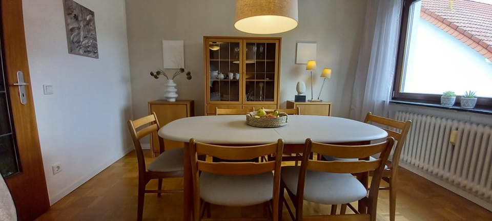 Seating area, Dining area