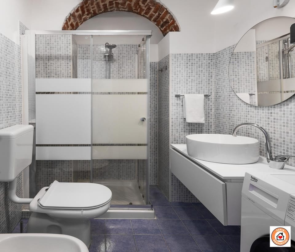 Shower, Toilet, Bathroom, bidet, towels