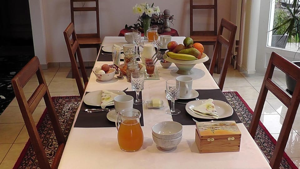 Area and facilities, Continental breakfast