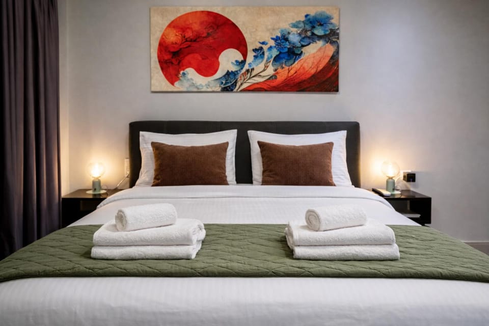 Bed, Bedroom, towels