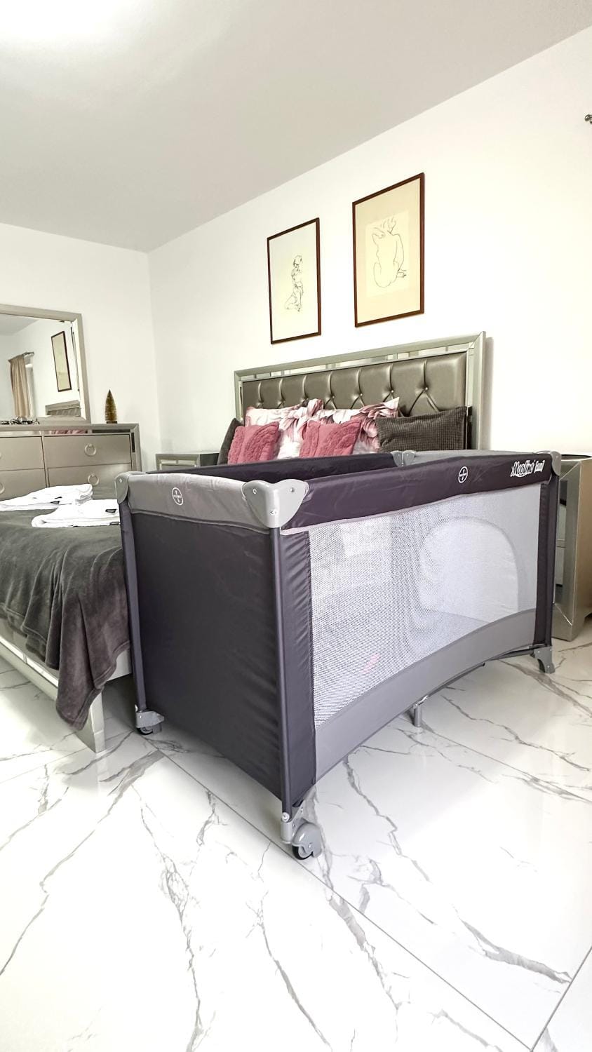 Quiet Marble 2 Bdrm Old Town Apartment in Bucharest