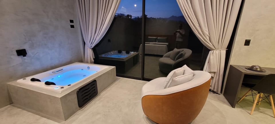 Hot Tub, Photo of the whole room, Seating area