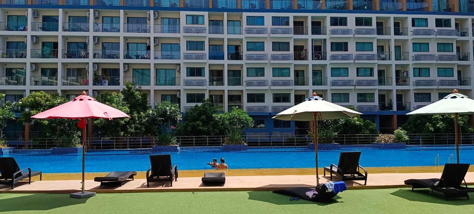 Property building, Patio, Day, Pool view, Swimming pool, sunbed