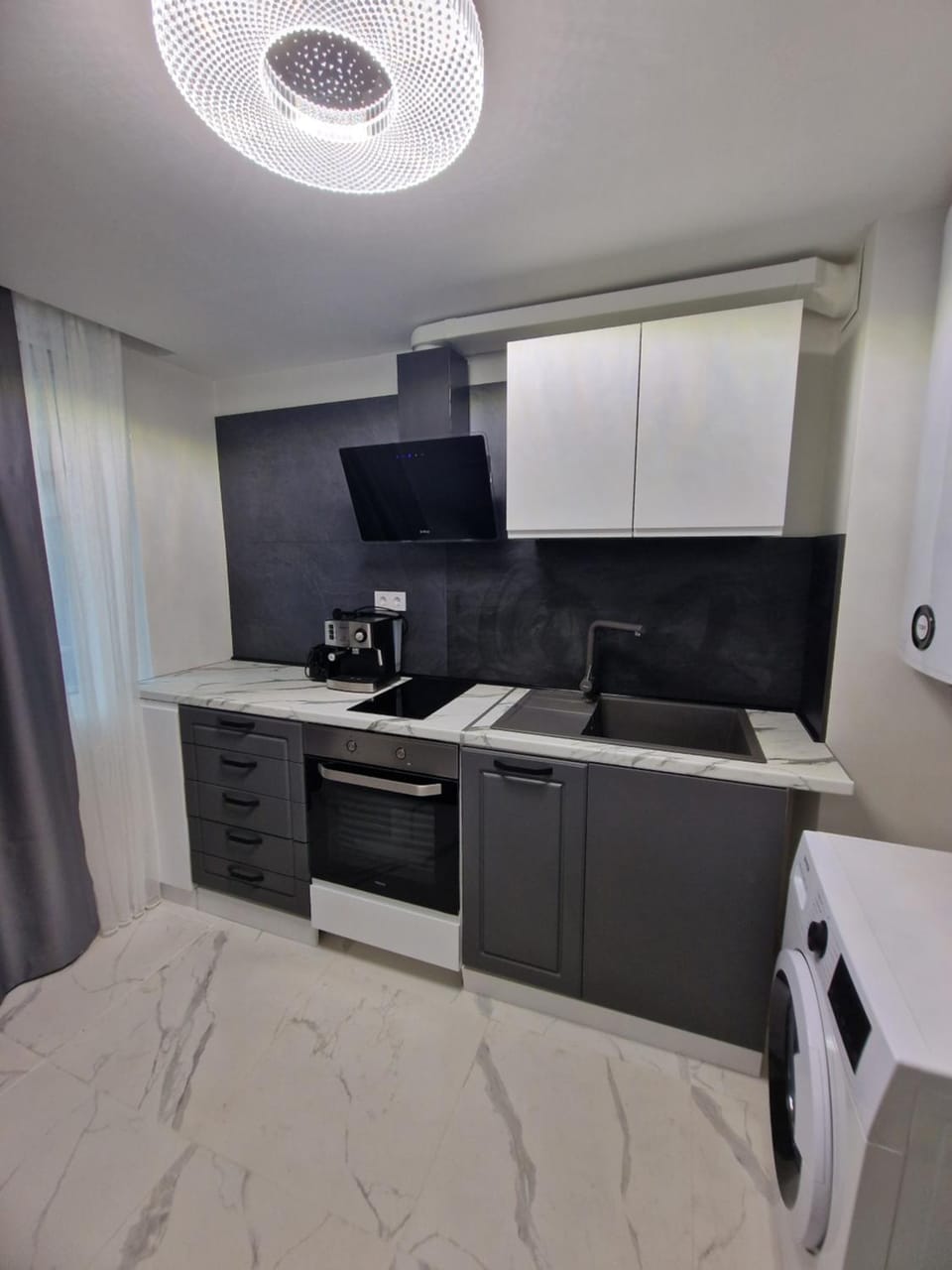 Central Luxe Apartment - Elisha Apartment in Varna