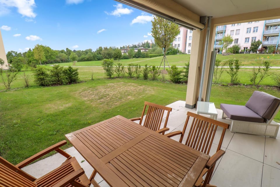Patio, Day, Natural landscape, Garden, Balcony/Terrace