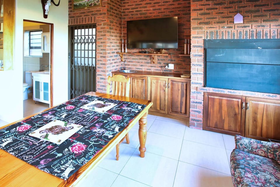 BBQ facilities, TV and multimedia, Dining area