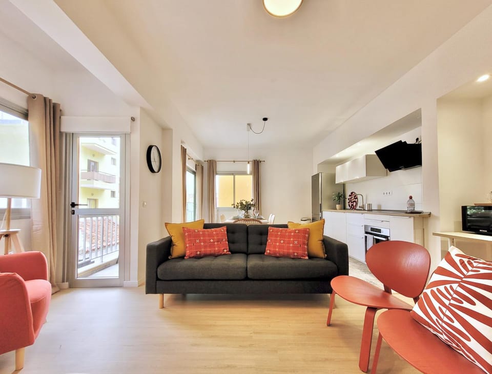 Kitchen or kitchenette, Living room, dishwasher, pet friendly, stove, kitchen