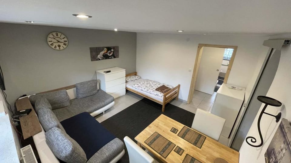 Photo of the whole room, Seating area