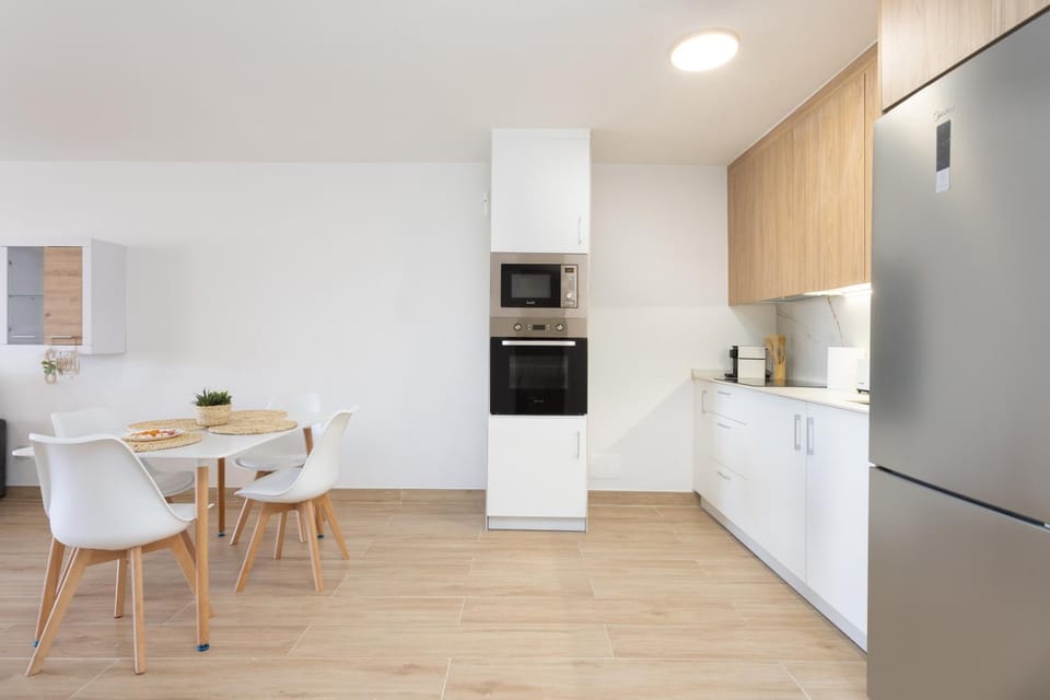 Kitchen or kitchenette, Dining area, oven, stove, toaster