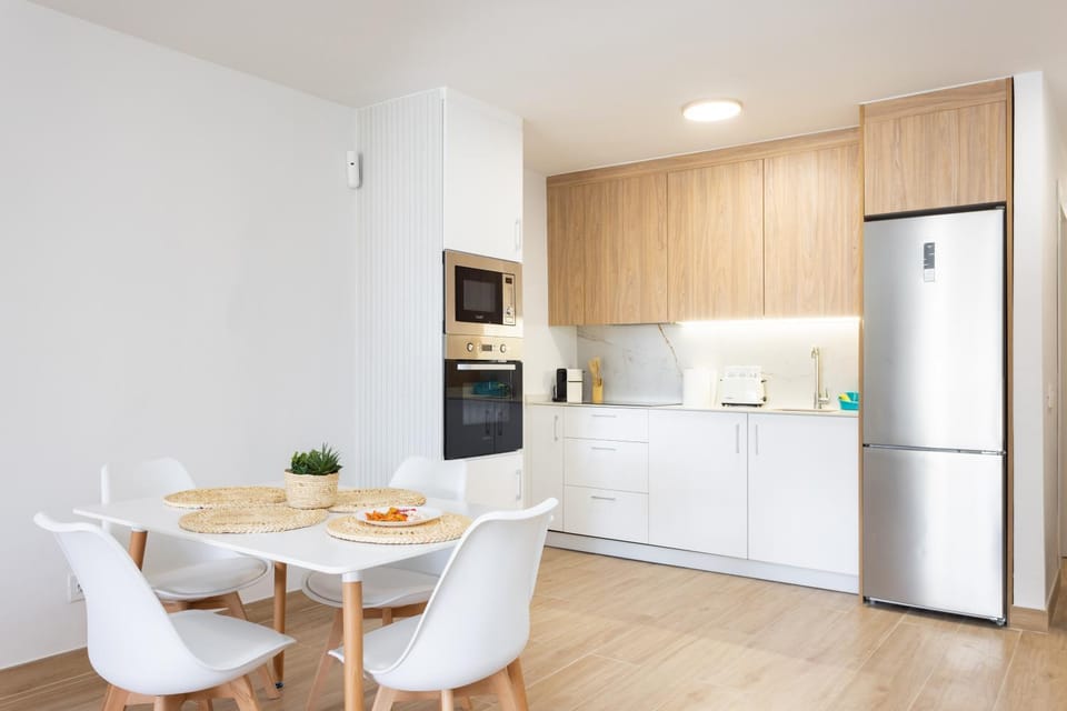 Kitchen or kitchenette, Dining area, minibar, oven, stove, toaster
