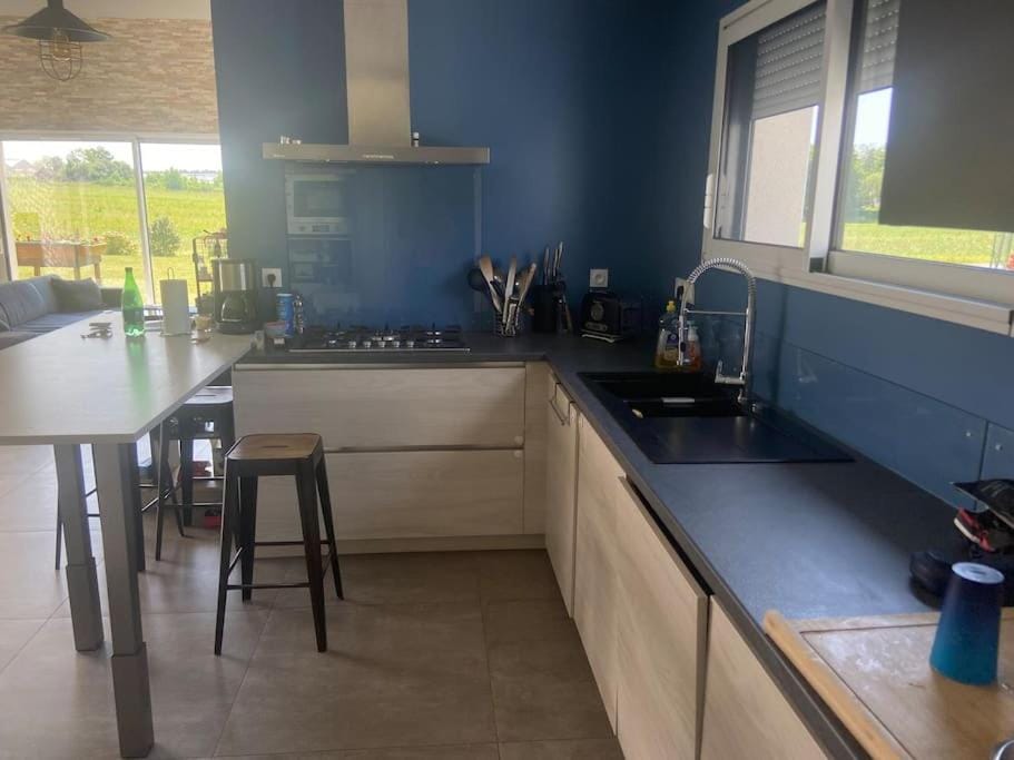 Kitchen or kitchenette, Dining area, stove