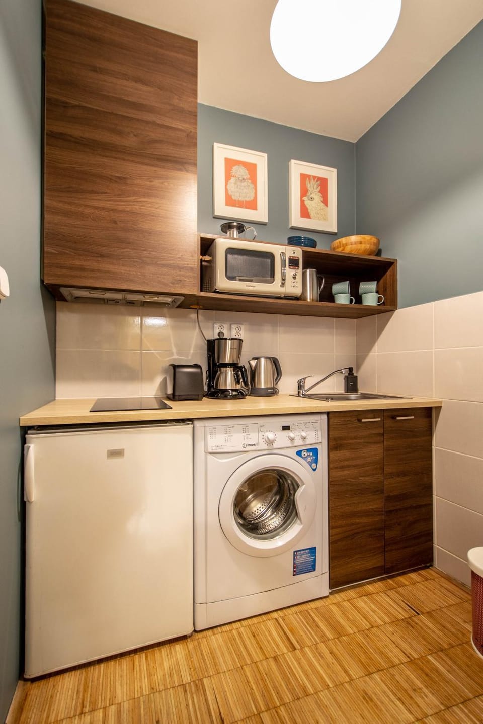 Kitchen or kitchenette, stove, toaster, washing machine