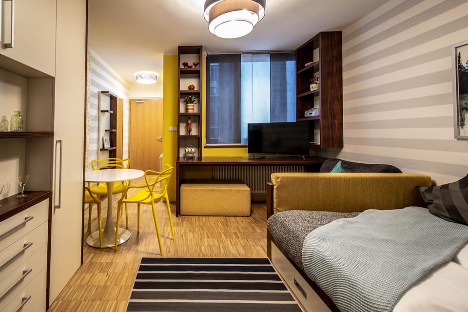 Bed, Living room, Seating area
