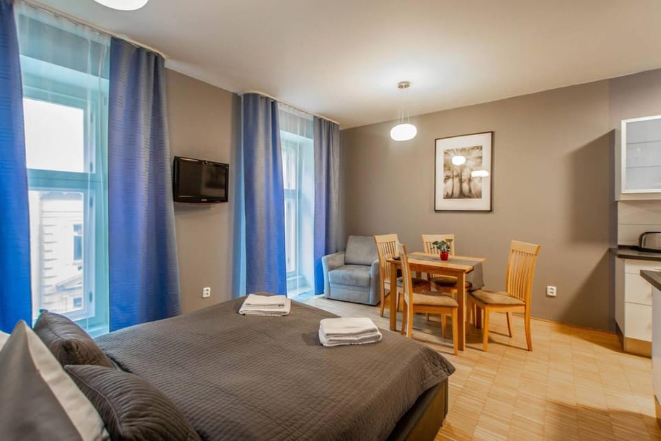 Bed, Living room, Seating area, Dining area, Bedroom