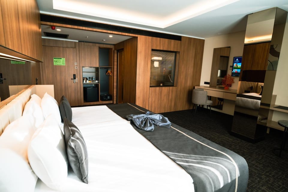 Bed, Bedroom, air conditioner