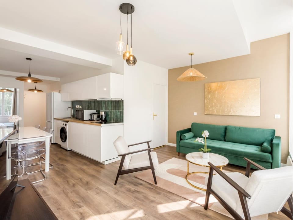 Living room, Seating area, Dining area, kitchen