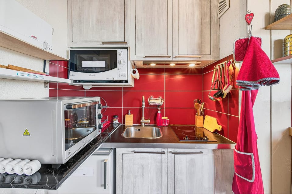 Kitchen or kitchenette, Living room