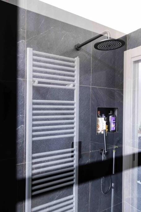 Apartment Design 5 Stelle Apartment in Novara