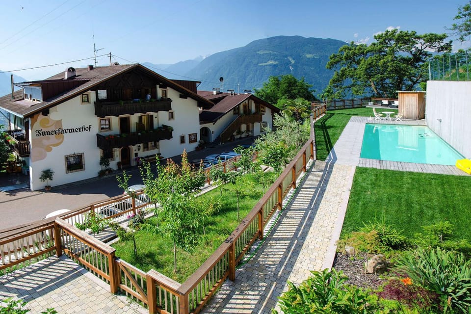 Property building, Garden, Garden view, Mountain view, Pool view, Swimming pool