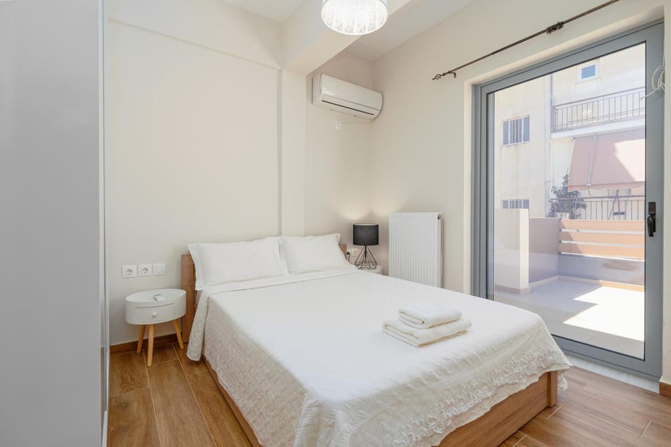 Bed, Photo of the whole room, Bedroom, towels, air conditioner