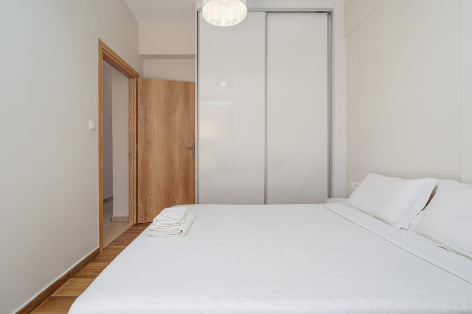 Bed, Photo of the whole room, Bedroom, towels, wardrobe