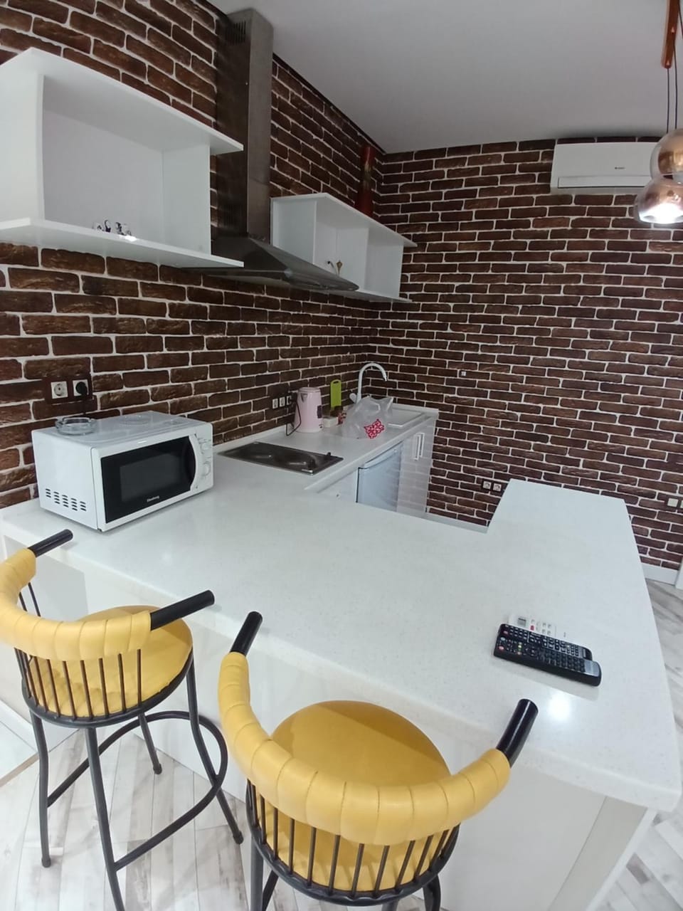 ЖК "Радужный" Аэропорт 1 комнатная, дом перед Озером Apartment in Almaty