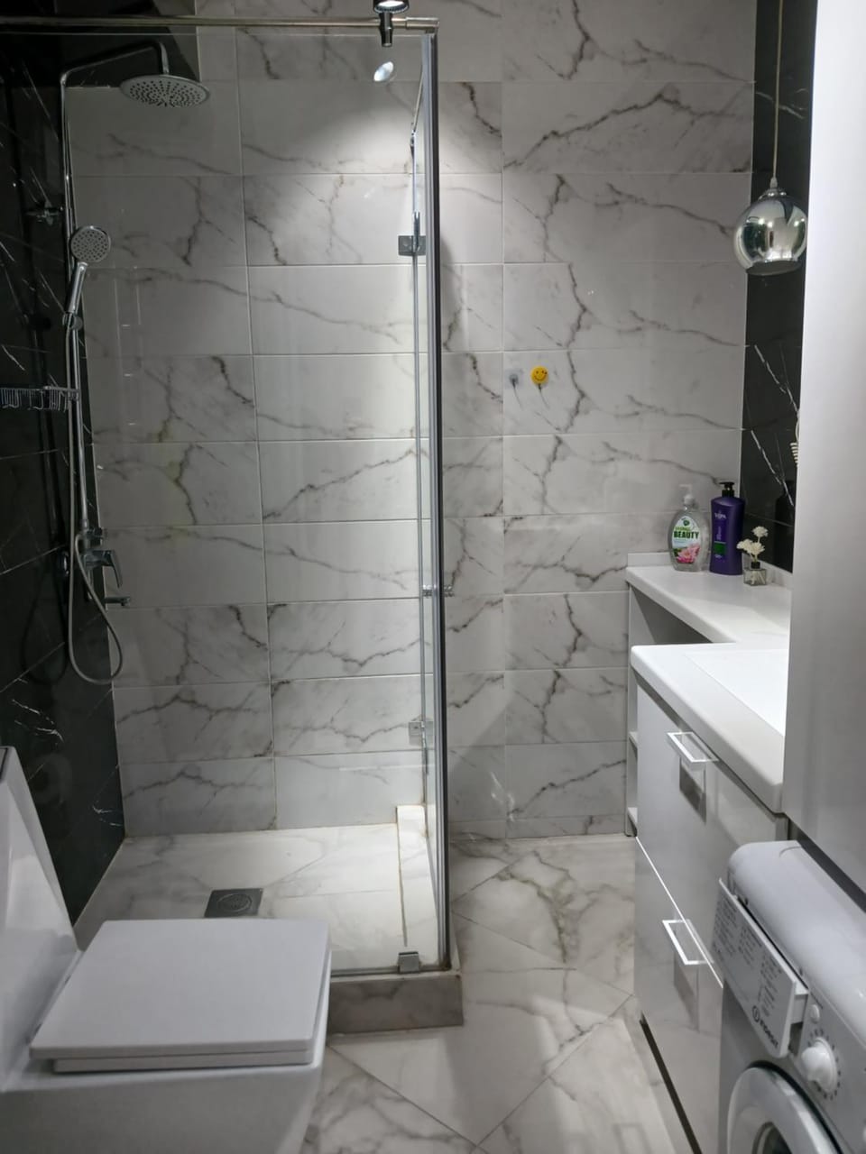 ЖК "Радужный" Аэропорт 1 комнатная, дом перед Озером Apartment in Almaty