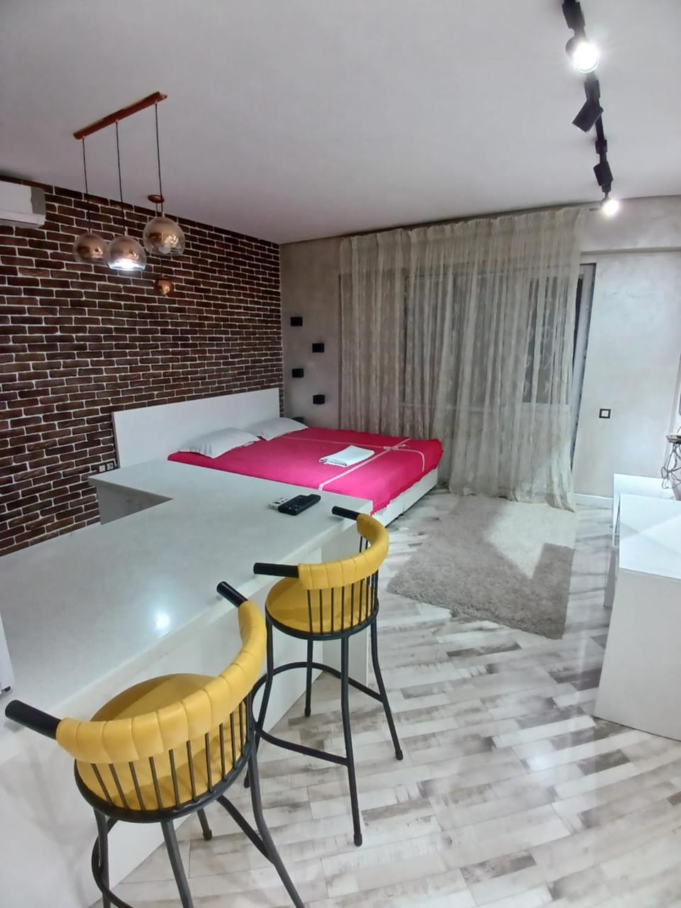ЖК "Радужный" Аэропорт 1 комнатная, дом перед Озером Apartment in Almaty