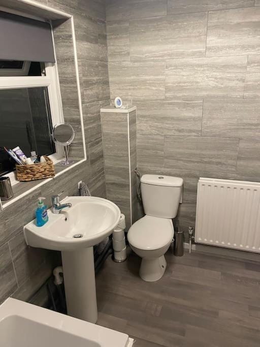 Toilet, Bathroom, internet