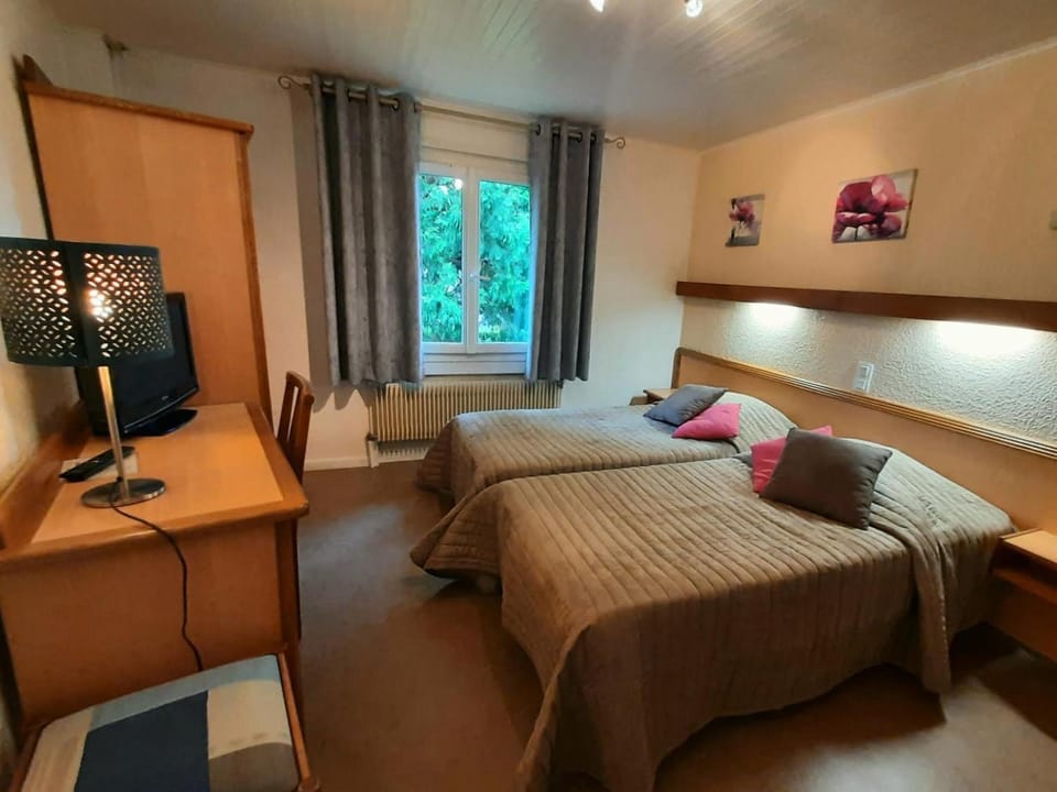 Bed, Photo of the whole room, Bedroom, Garden view