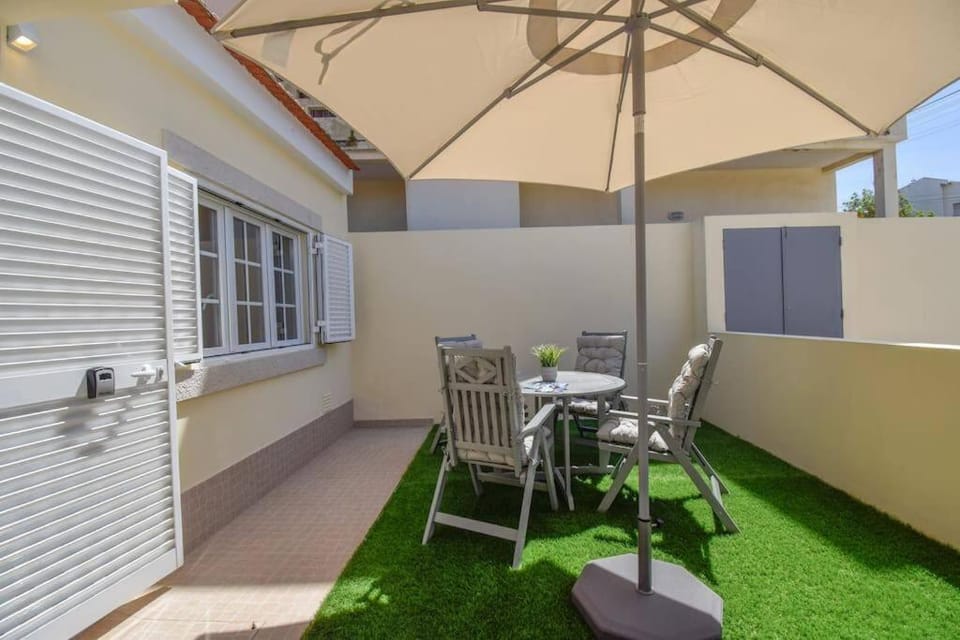 Apartamento Ensolarado com terraço - 10 minutos da praia Apartment in Lisbon District