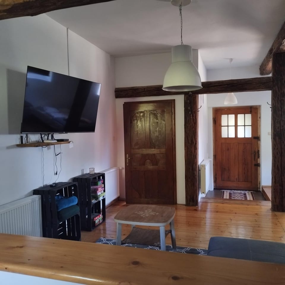 TV and multimedia, Kitchen or kitchenette, Living room, Other, Other, Other, Seating area, Dining area, Evening entertainment