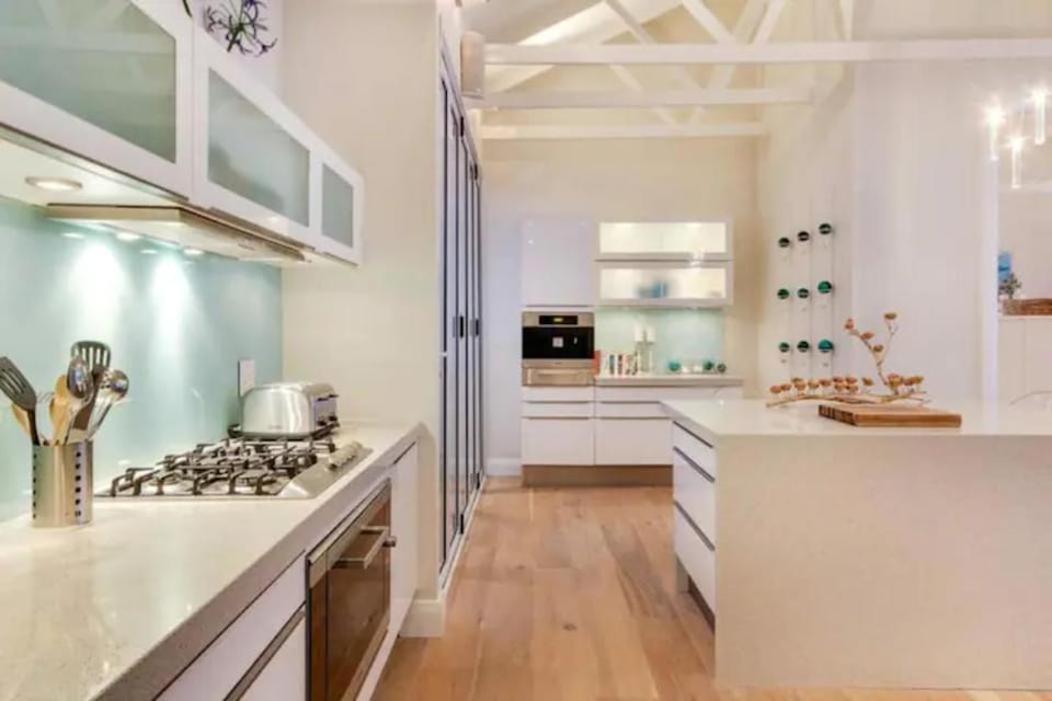 Clifton 4th Beach Villa 6 Sleeper Chalet in Camps Bay