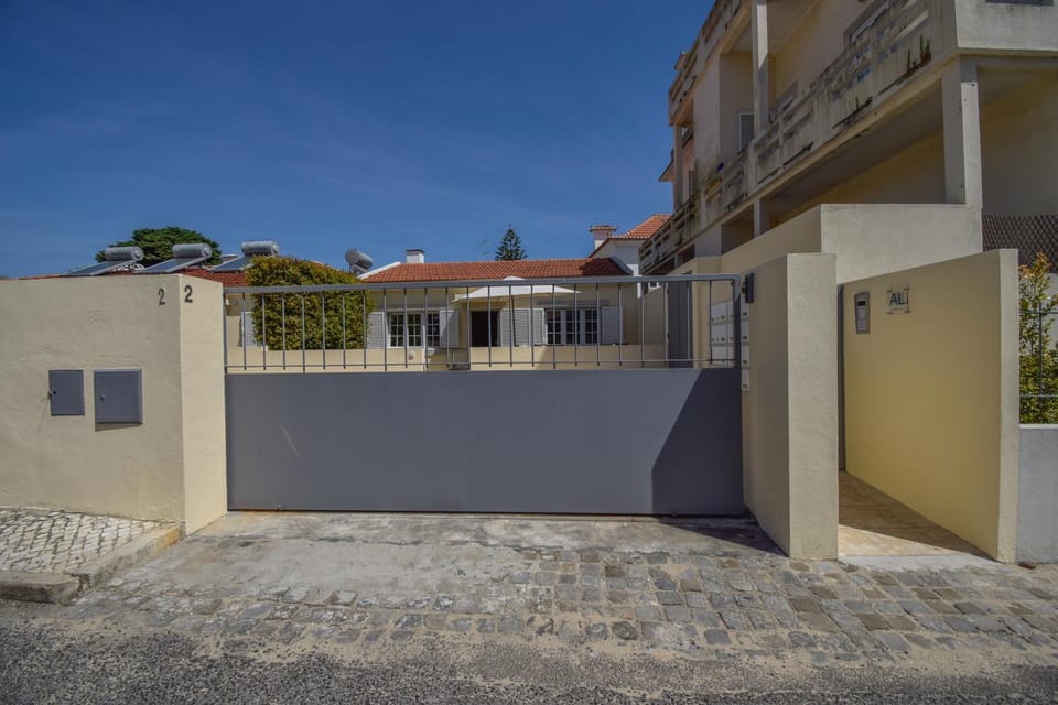 Estúdio espaçoso com terraço - 10 minutos da praia Apartment in Lisbon District