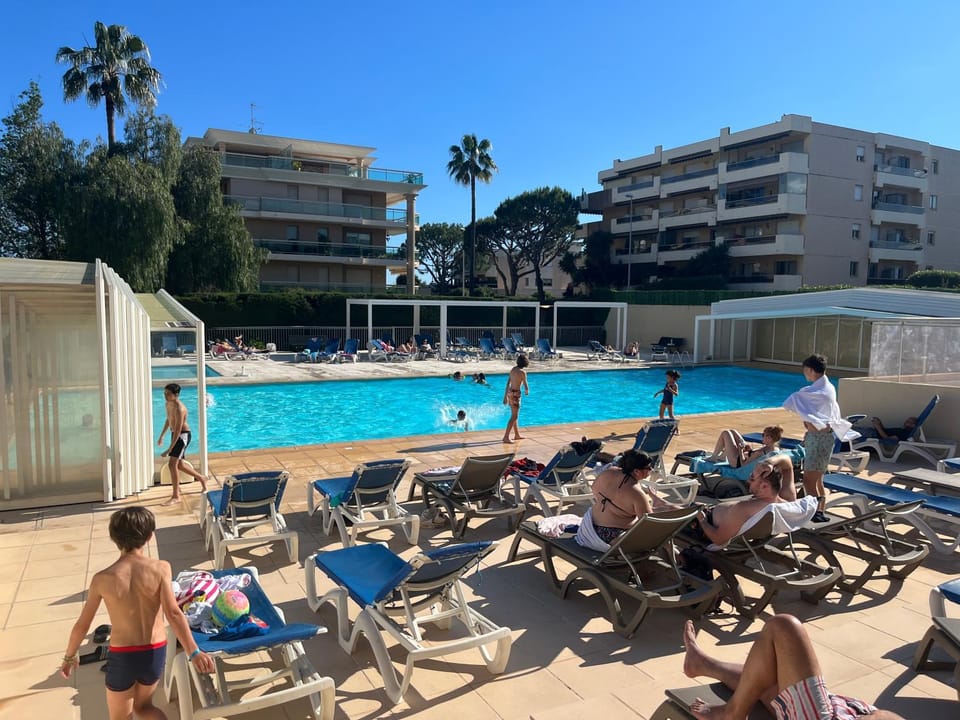 Appartement Nice aéroport seafront with pool Apartment in Nice