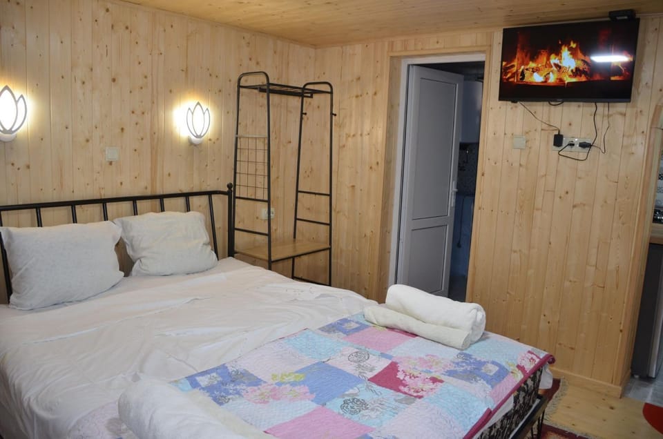 Bed, TV and multimedia, Photo of the whole room, Bedroom, wardrobe