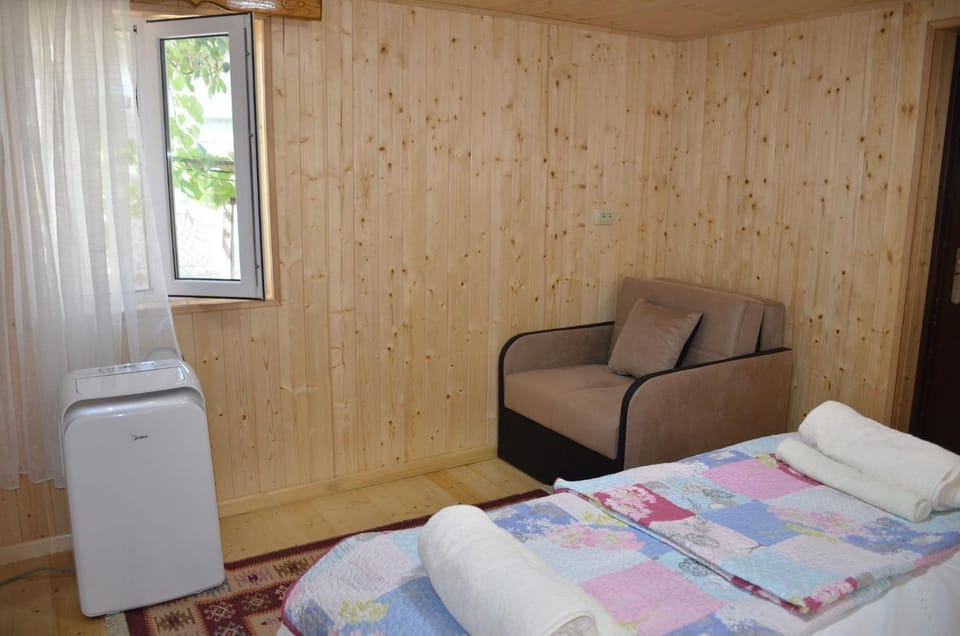 Bed, Living room, Photo of the whole room, Seating area, Bedroom