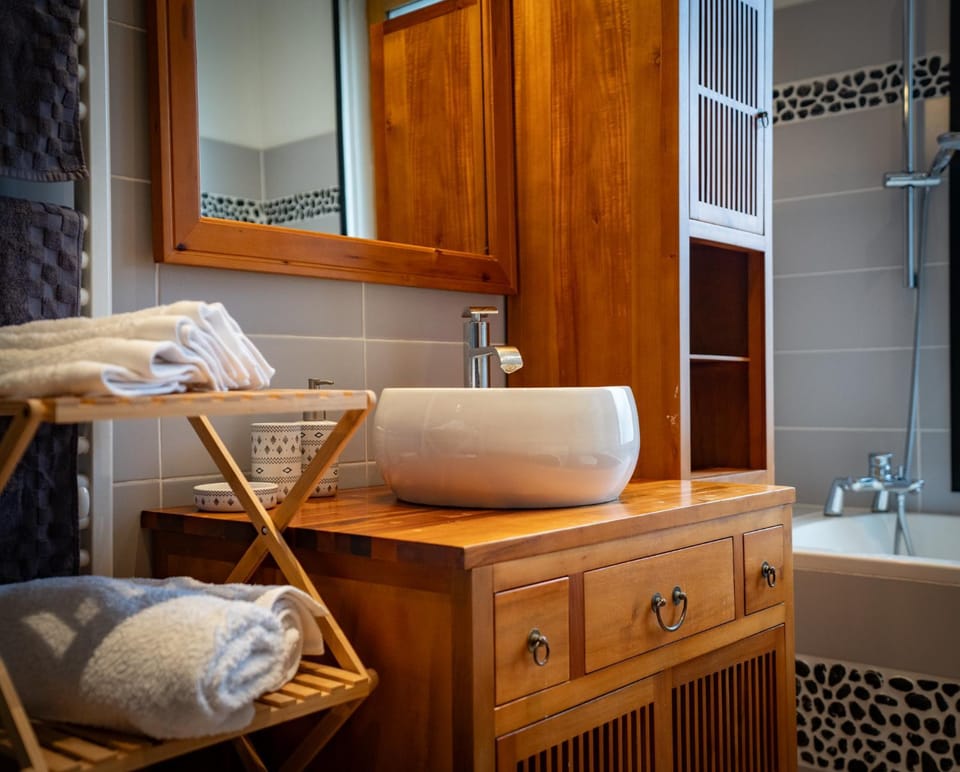 Bathroom, towels