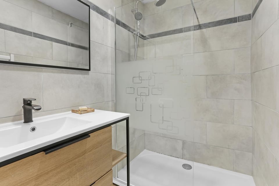 Bathroom, Living room