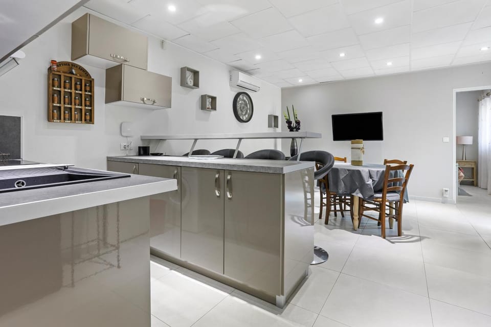 Kitchen or kitchenette, Living room