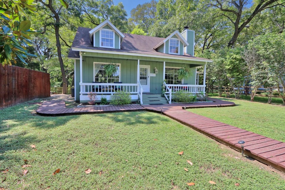 Creekside Cabins - Cypress Creek House Cabin in Wimberley