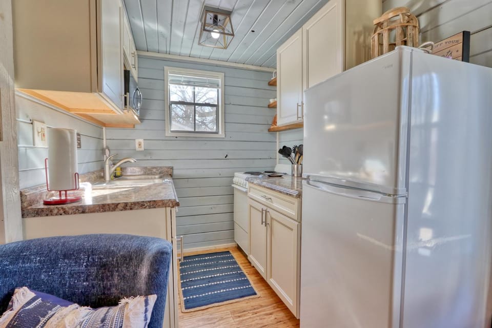 Creekside Cabins - The Texan Cabin in Wimberley