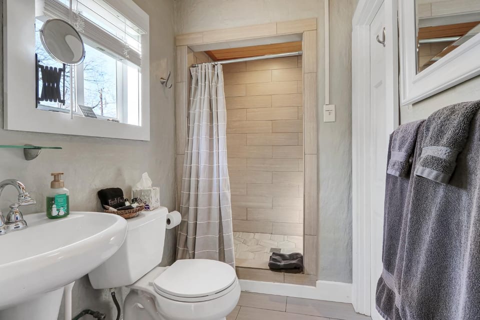 Creekside Cabins - Creekside Cottage Cabin in Wimberley