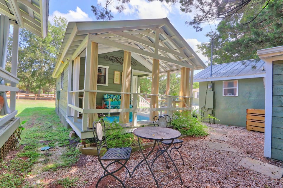 Creekside Cabins - The Nest Cabin in Wimberley